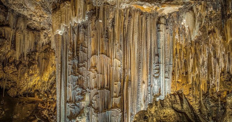Cueva de Nerja en familia, un tesoro subterráneo